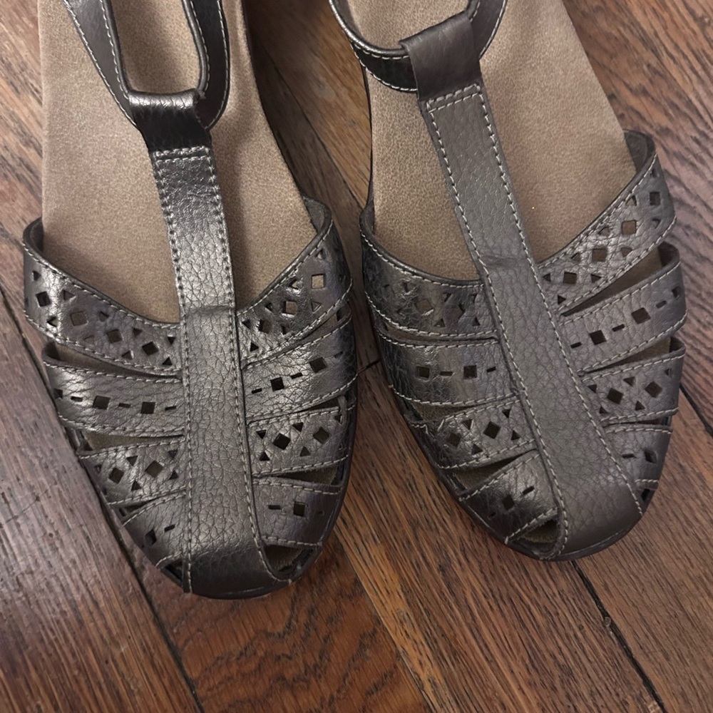 Clarks Women's Dark Brown T-Strap Sandals - Picture 2 of 8